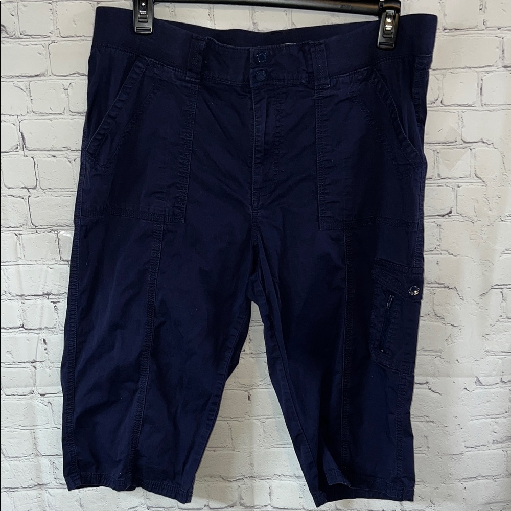 Size 18 Woman’s Lee Easy Fit Navy Cargo Navy Cargo Shorts. Great condition
